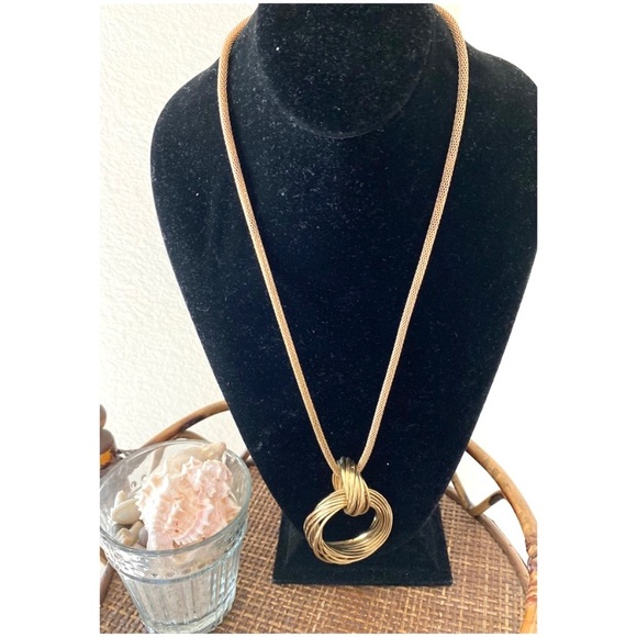 VINTAGE Gold Tone Circle Pendant Long Necklace - Picture 6 of 8
